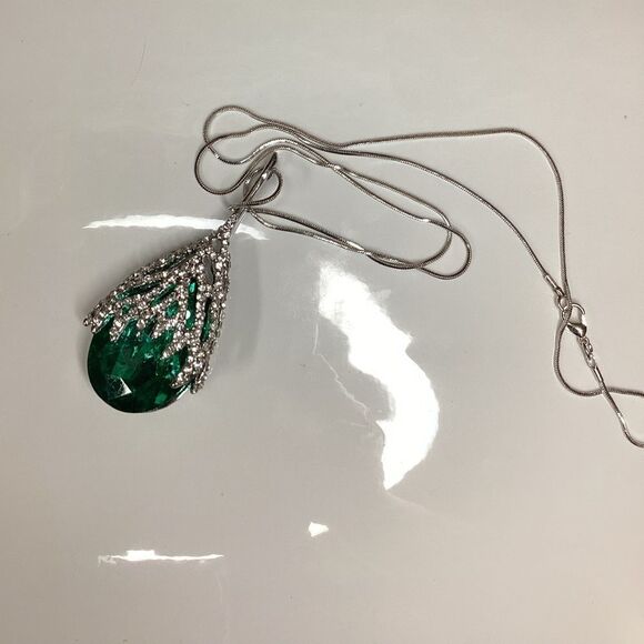 - Large Rhinestone Embellished GreenWater drop Pendant Silver Tone Sweater… - Picture 8 of 14